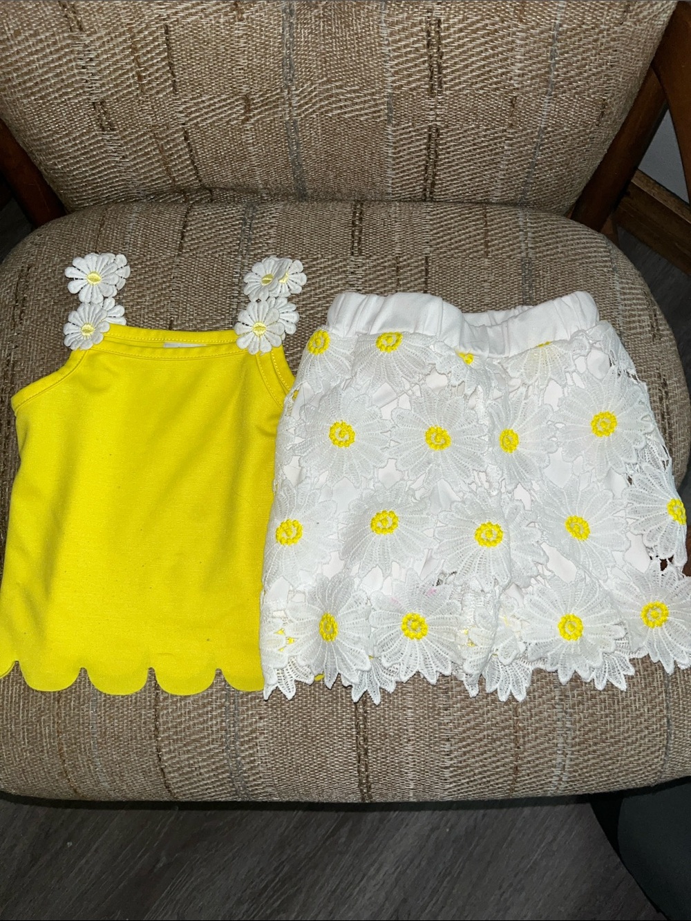 Girls Yellow Daisy Tank and White Daisy Lace Shorts Set
